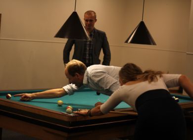 Knowledge transfer at a game of pool