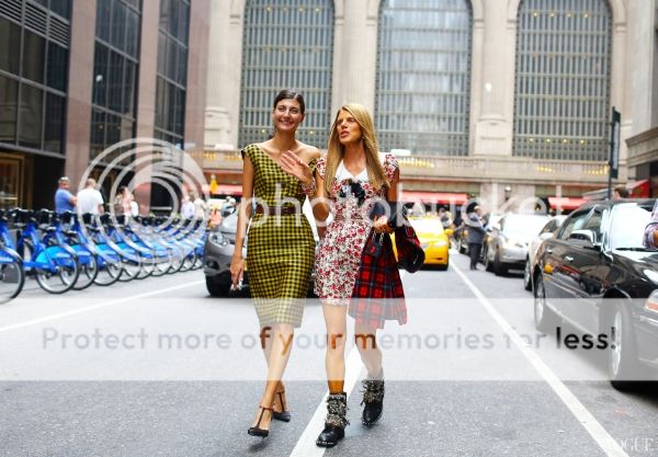 "giovanna and adr" "giovanna battaglia and anna della russo" "street style new york 2013" "spring fashion week new york 2013" "tommy ton for vogue"