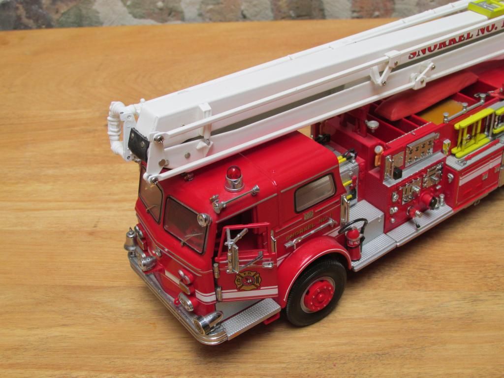 Franklin Mint Pierce Snorkel FIRE TRUCK 1:32 Scale Model Diecast